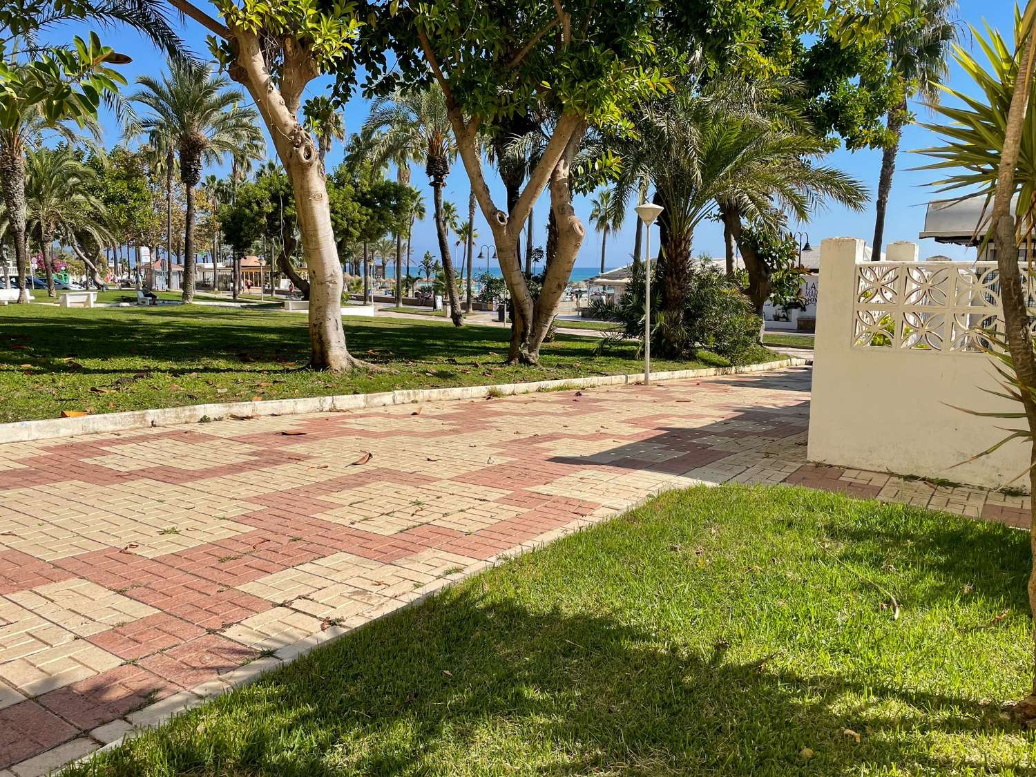 Fantastico apartamento de 3 dormtiorios en plena Carihuela con gran zona de terraza y en primera linea de la Playa