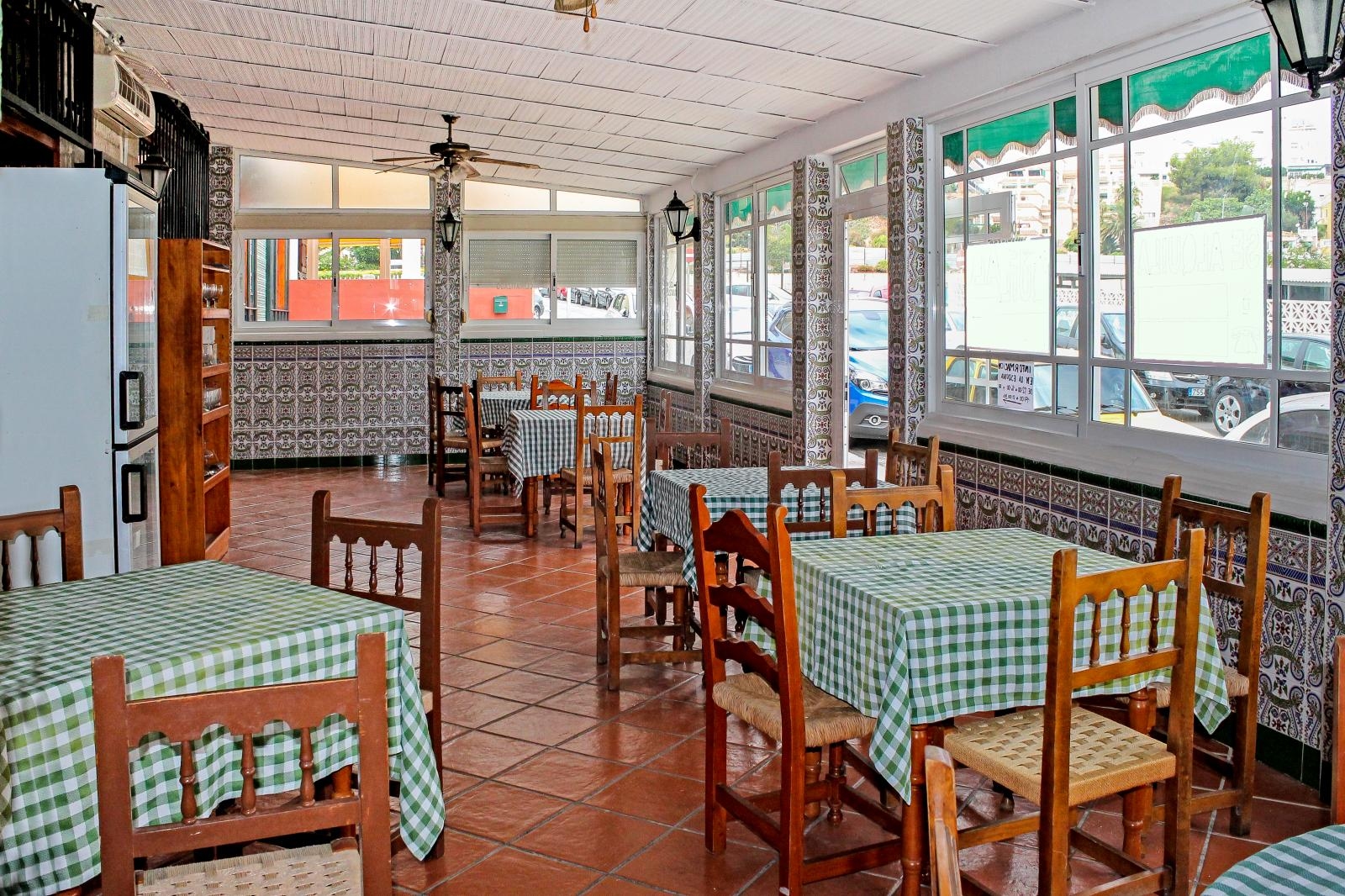 Magnifico restaurante a la venta en La Carihuela,Torremolinos,Costa del Sol.