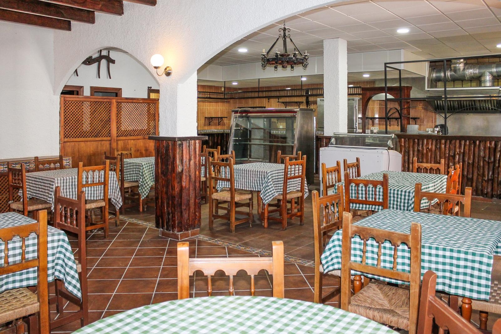 Magnifico restaurante a la venta en La Carihuela,Torremolinos,Costa del Sol.