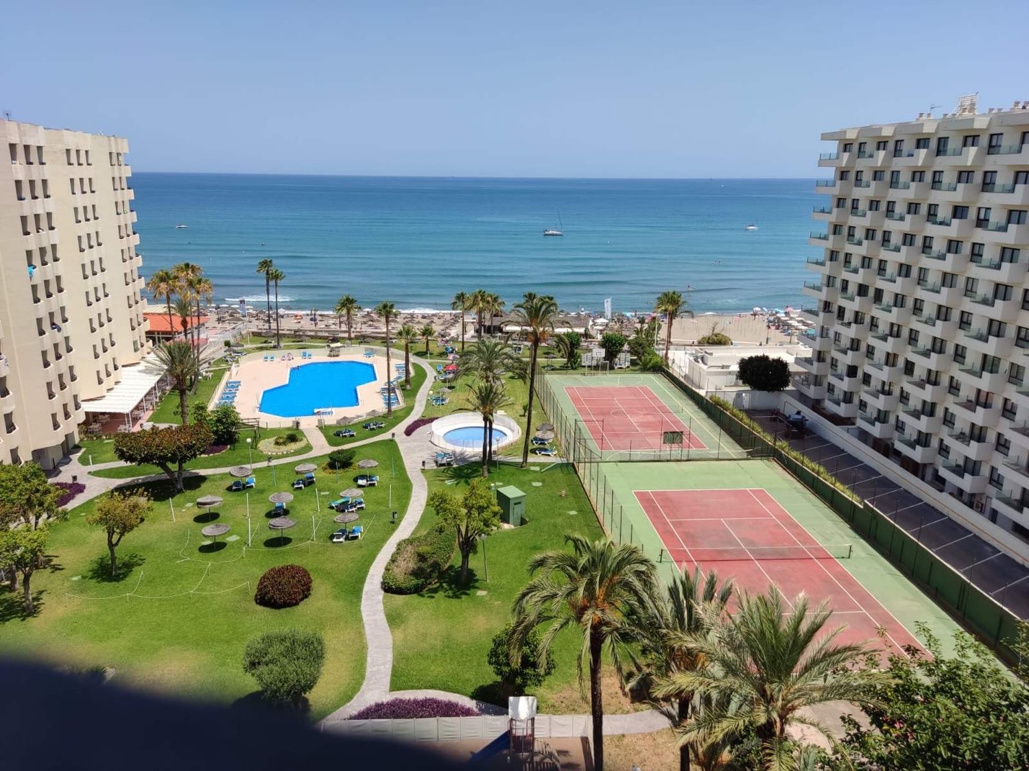 STUDIOS FOR SALE ON THE BEACHFRONT OF LA CARIHUELA WITH FRONTAL SEA VIEWS