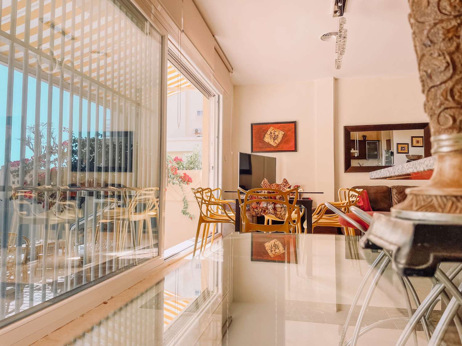 Fantastic apartment with 3 bedrooms in the heart of Carihuela with large terrace area and on the beachfront